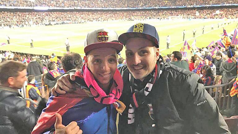 Konstantin Papadopoulos (links) mit seinem Cousin Sakis im Camp Nou, dem Stadion des FC Barcelona. Konstantin Papadopoulos (links) mit seinem Cousin Sakis im Camp Nou, dem Stadion des FC Barcelona.