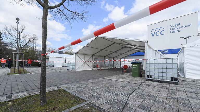 Bis zu 480 Tests pro Tag seien an der Teststrecke in Würzburg möglich, so das Landratsamt. Tatsächlich finden hier im Schnitt allerdings nur 34 Tests pro Tag statt. Bis zu 480 Tests pro Tag seien an der Teststrecke in Würzburg möglich, so das Landratsamt. Tatsächlich finden hier im Schnitt allerdings nur 34 Tests pro Tag statt.