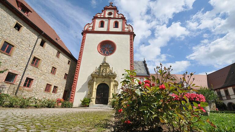 Das Kloster Tückelhausen ist Startpunkt der Nordschleife des Kulturwanderwegs 'Cherubim im Gää'. Das Kloster Tückelhausen ist Startpunkt der Nordschleife des Kulturwanderwegs 'Cherubim im Gää'.