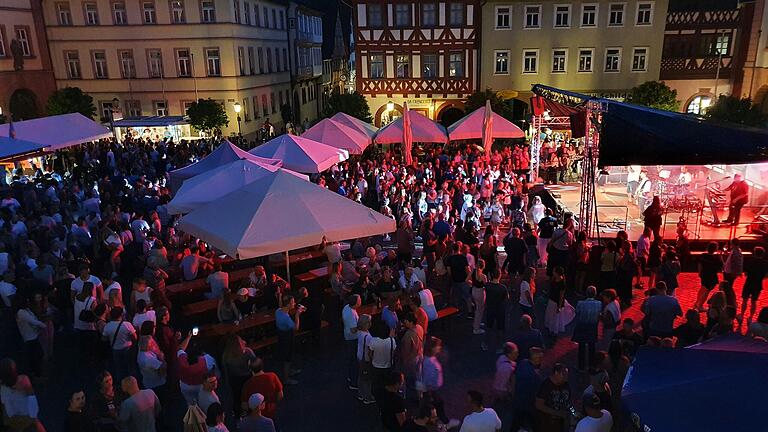 Am 21. und 22. Juni findet in Karlstadt der 'Karschter Mittsommer' statt, zu dem das Stadtmarketing, Vereine und Gewerbetreibende einladen.