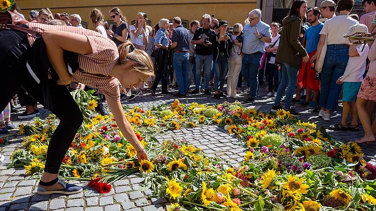 Herz statt Hetze: Im September 2018 rief 'Schweinfurt ist bunt' zur Demonstration gegen die AfD-Kundgebung 'Kandel ist überall', für Menschlichkeit und für Toleranz auf.