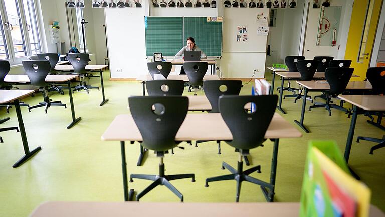 Videoschalte aus dem Klassenzimmer: Im Corona-Jahr müssen Unterfrankens Lehrer auch digital unterrichten. Aber können sie das?