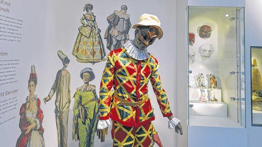 Mittel aus der EU für Kitzingen: Gut 400 000 Euro an Leader-Geldern flossen in das neue Deutsche Fastnachtmuseum in Kitzingen – zweckgebunden für die Ausstattung, also beispielsweise Exponate, Beamer, Vitrinen. Mittel aus der EU für Kitzingen: Gut 400 000 Euro an Leader-Geldern flossen in das neue Deutsche Fastnachtmuseum in Kitzingen – zweckgebunden für die Ausstattung, also beispielsweise Exponate, Beamer, Vitrinen.