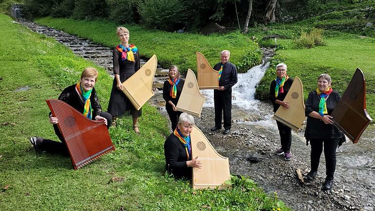 Die Veeh-Harfengruppe „Querbeet“ während der Probenwoche in Kärnten.