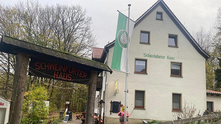 Das Schweinfurter Haus bei Urspringen hat täglich außer montags geöffnet. Das Schweinfurter Haus bei Urspringen hat täglich außer montags geöffnet.