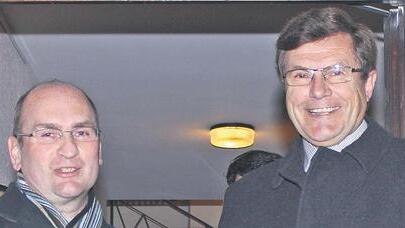 Walter Ziegler (rechts) ist zum zweiten Mal als Bürgermeister von Ebelsbach bestätigt worden. Herausforderer Martin Wasser, der wie schon 2008 gegen den Amtsinhaber den Kürzeren zog, gratulierte fair. Walter Ziegler (rechts) ist zum zweiten Mal als Bürgermeister von Ebelsbach bestätigt worden. Herausforderer Martin Wasser, der wie schon 2008 gegen den Amtsinhaber den Kürzeren zog, gratulierte fair.