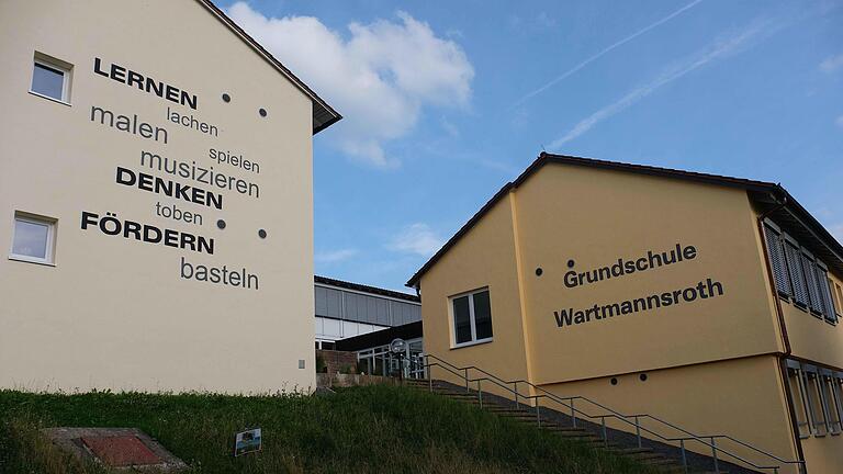 Das Hochwasser bahnte sich seinen Weg mitten durch das Gebäudesystem der Grundschule Dittlofsroda und richtete enorme Schäden an.Gerd Schaar - Das Hochwasser bahnte sich seinen Weg mitten durch das Gebäudesystem der Grundschule Dittlofsroda und richtete enorme Schäden an.Gerd Schaar Das Hochwasser bahnte sich seinen Weg mitten durch das Gebäudesystem der Grundschule Dittlofsroda und richtete enorme Schäden an.Gerd Schaar - Das Hochwasser bahnte sich seinen Weg mitten durch das Gebäudesystem der Grundschule Dittlofsroda und richtete enorme Schäden an.Gerd Schaar