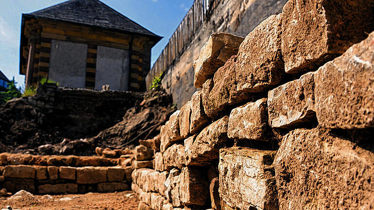 Alte Grundmauern: Hochwertige Bebauung vor der Klosterzeit.