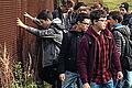 Erst direkt am Zaun erkannten die Jugendlichen, wie hoch dieser war und dass es hier unmöglich war sich unten durchzugraben oder darüber zu klettern.