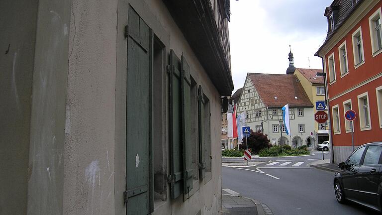 Nicht nur in der Fischergasse gibt es leer stehende Häuser. Die Stadt hofft, dass durch die Altstadtsanierung auch Privatleute ihre Häuser herrichten. Nicht nur in der Fischergasse gibt es leer stehende Häuser. Die Stadt hofft, dass durch die Altstadtsanierung auch Privatleute ihre Häuser herrichten. 