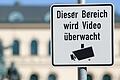 Mit Videoüberwachungen sollen vielerorts Unholde abgeschreckt werden - doch mit den Aufnahmen müssen die Kommunen höchst sensibel umgehen.