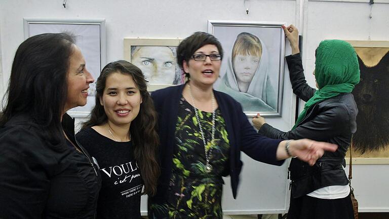 Erlebtes wird zum Bild: (von links) Ana Maria Benevides Werner, Golnessa Youseffi, Laura Schmidt und Marzih.Werner Vogel - Erlebtes wird zum Bild: (von links) Ana Maria Benevides Werner, Golnessa Youseffi, Laura Schmidt und Marzih.Werner Vogel Erlebtes wird zum Bild: (von links) Ana Maria Benevides Werner, Golnessa Youseffi, Laura Schmidt und Marzih.Werner Vogel - Erlebtes wird zum Bild: (von links) Ana Maria Benevides Werner, Golnessa Youseffi, Laura Schmidt und Marzih.Werner Vogel