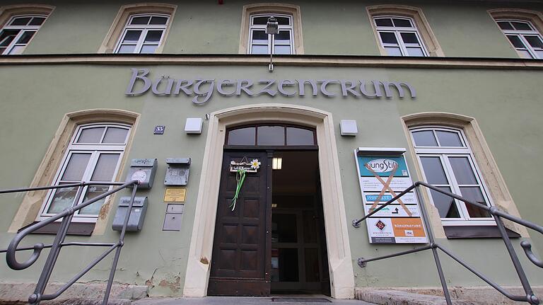 Das Bürgerzentrum ist der Leidtragende des Hotelbaus. Für die bisher dort untergebrachten 17 Vereine und Gruppierungen gibt es noch keine Lösung. Das Bürgerzentrum ist der Leidtragende des Hotelbaus. Für die bisher dort untergebrachten 17 Vereine und Gruppierungen gibt es noch keine Lösung.