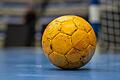 Die Handballer der Spielgemeinschaft aus Karlstadt und Thüngersheim haben das entscheidende Saisonspiel gegen den TSV Partenstein II gewonnen und steigen in die Bezirksliga auf (Symbolbild).