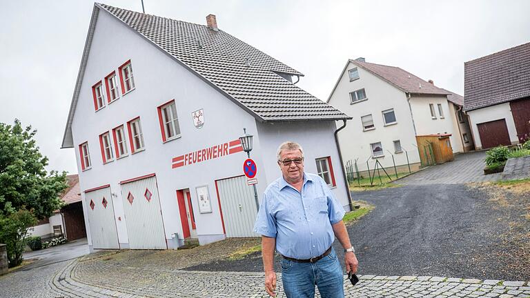 Der Bau des neuen Feuerwehrhauses in Hausen gehört aktuell zu Bürgermeister Friedolin Links Aufgaben. Der Bau des neuen Feuerwehrhauses in Hausen gehört aktuell zu Bürgermeister Friedolin Links Aufgaben.