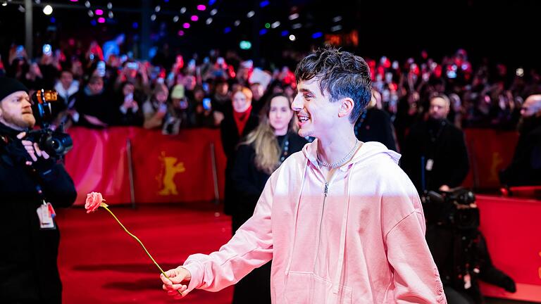 75. Berlinale - Premiere &bdquo;A Complete Unknown&rdquo;       -  Chalamet kam am Valentinstag - und bekam ein passendes Geschenk.