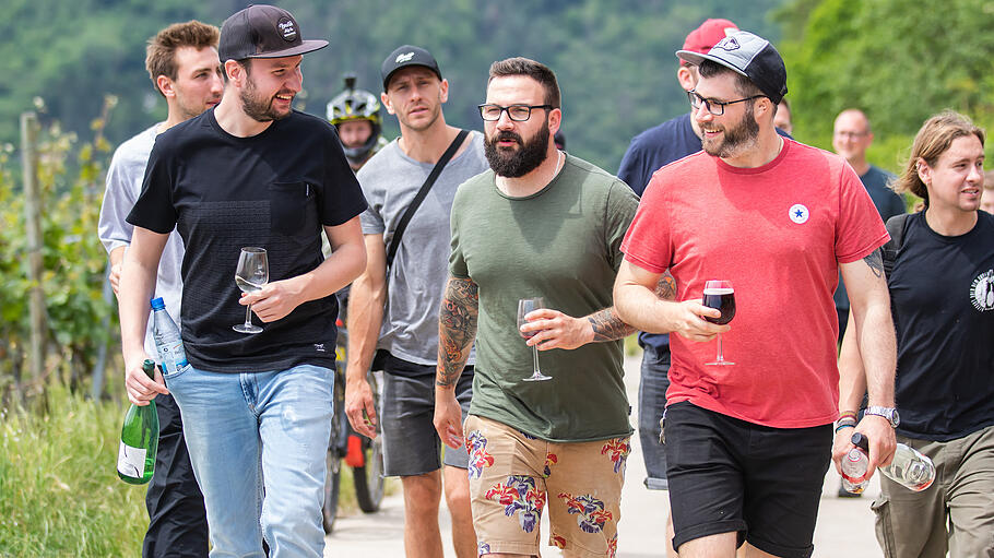 JGA Wein       -  Weinwanderungen sind in Franken sehr beliebt - wie hier in Eibelstadt. Sie bieten sich auch für einen Junggesellenabschied an.