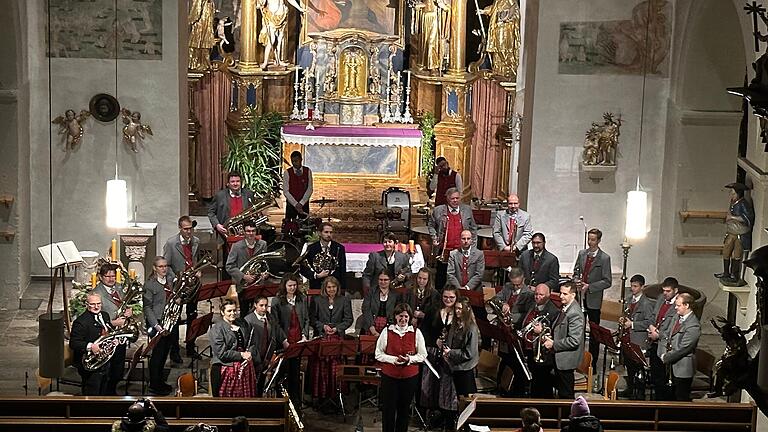 Der Musikverein Brendlorenzen unter der Leitung von Theresa Kiesel bei seinem Jahreskonzert. Der Musikverein Brendlorenzen unter der Leitung von Theresa Kiesel bei seinem Jahreskonzert.