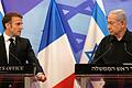 Frankreichs Macron und Israels Netanjahu       -  Teilen mit Blick auf einen palästinensischen Staat nicht die gleiche Meinung: der israelische Ministerpräsident Benjamin Netanjahu (r) und Frankreichs Präsident Emmanuel Macron. (Archivbild)