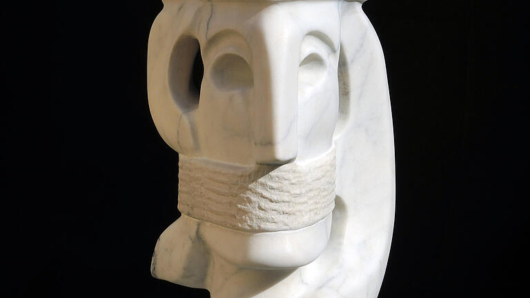 Skulptur aus Carrara Marmor, geschaffen 2007 Skulptur aus Carrara Marmor, geschaffen 2007