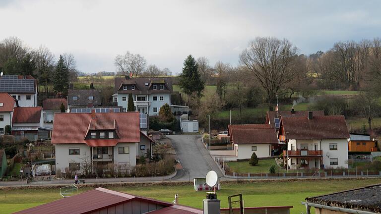 Über der Siedlung am Rudendorfer Weg ist in Stettfeld das große Baugebiet 'Brunnweise II' geplant, dessen 28 Parzellen in nächster Zeit erschlossen werden. Über der Siedlung am Rudendorfer Weg ist in Stettfeld das große Baugebiet 'Brunnweise II' geplant, dessen 28 Parzellen in nächster Zeit erschlossen werden.
