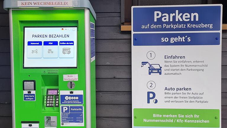 Die neuen Parkautoamten auf dem Parkplatz am Kloster Kreuzberg mit Anweisung. Die neuen Parkautoamten auf dem Parkplatz am Kloster Kreuzberg mit Anweisung.