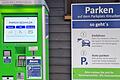 Die neuen Parkautoamten auf dem Parkplatz am Kloster Kreuzberg mit Anweisung.