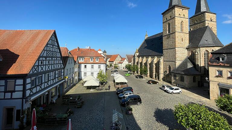 Die Planungen für die Umgestaltungen des Marktplatzes in Gerolzhofen können weiter gehen. Den vom Stadtrat geforderten Einsparungen ist das Planungsbüro nachgekommen. Die aktuelle Berechnung sieht nun Kosten von nur noch sechs Millionen Euro vor.