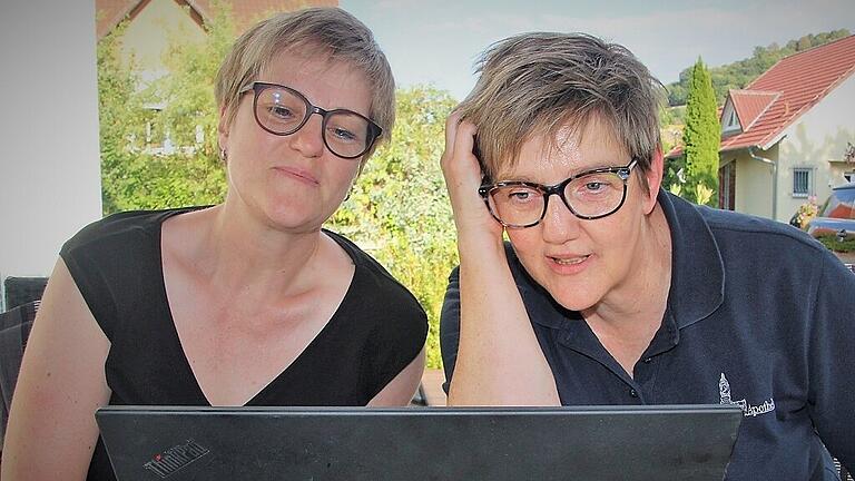 Gibt es irgendwo noch Restbestände? Oder eine Alternative zum fehlenden Medikament? Apothekerin Marion Flügel und PTA Birgit Scheller fahnden im Internet, um Patienten zu helfen, deren verschriebenes Präparat nicht mehr lieferbar ist. Gibt es irgendwo noch Restbestände? Oder eine Alternative zum fehlenden Medikament? Apothekerin Marion Flügel und PTA Birgit Scheller fahnden im Internet, um Patienten zu helfen, deren verschriebenes Präparat nicht mehr lieferbar ist.