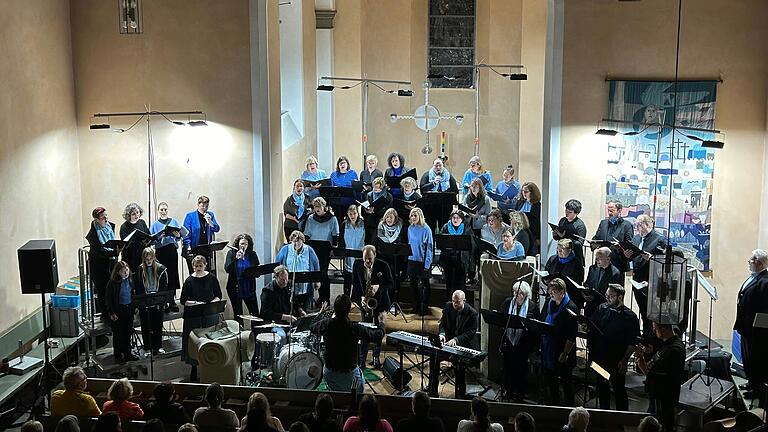 Singende jeder Altersstufe: der Gospelchor Haßberge in der evangelischen Christuskirche in Haßfurt