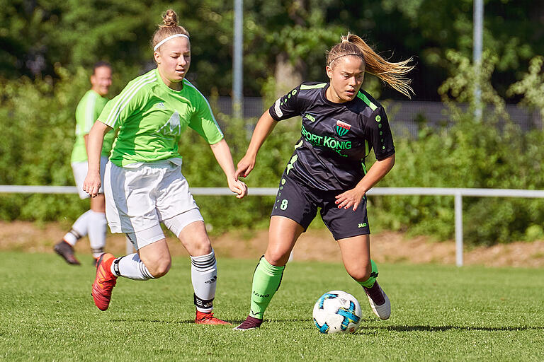 Versorgt ihre Schwester Antonia oft mit Pässen: Vanessa Heider (rechts), hier 2019 bei einem Match ihres FC 05 Schweinfurt gegen den SV Leerstetten. Versorgt ihre Schwester Antonia oft mit Pässen: Vanessa Heider (rechts), hier 2019 bei einem Match ihres FC 05 Schweinfurt gegen den SV Leerstetten.