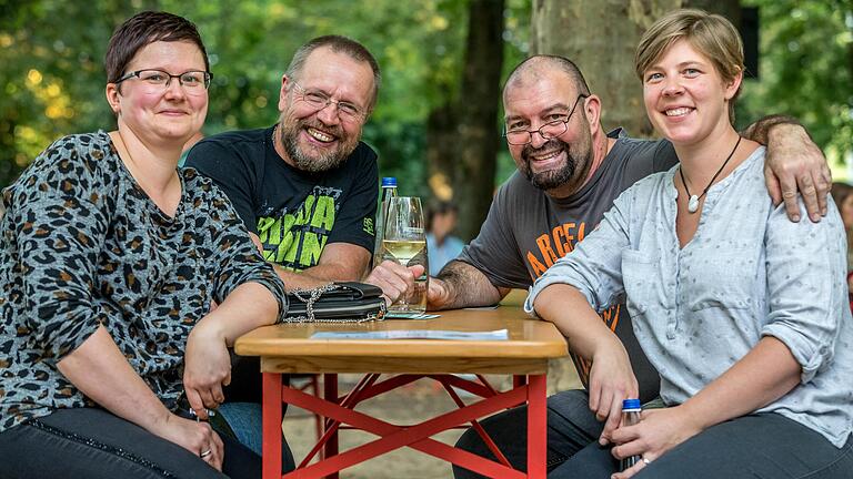 Den Volkacher Kabarett Sommer genießen (von links) Christina Stadler, Norbert Wiener, Uwe Katzenberger und Christin Silberbach.