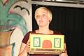 Die Theatergruppe Kompassion des Franz-Miltenberger-Gymnasiums  spielte die Farce 'Benefiz. Jeder rettet einen Afrikaner' von Ingrid Lausund. Foto: Sebastian Schmitt       -  Die Theatergruppe Kompassion des Franz-Miltenberger-Gymnasiums  spielte die Farce 'Benefiz. Jeder rettet einen Afrikaner' von Ingrid Lausund. Foto: Sebastian Schmitt