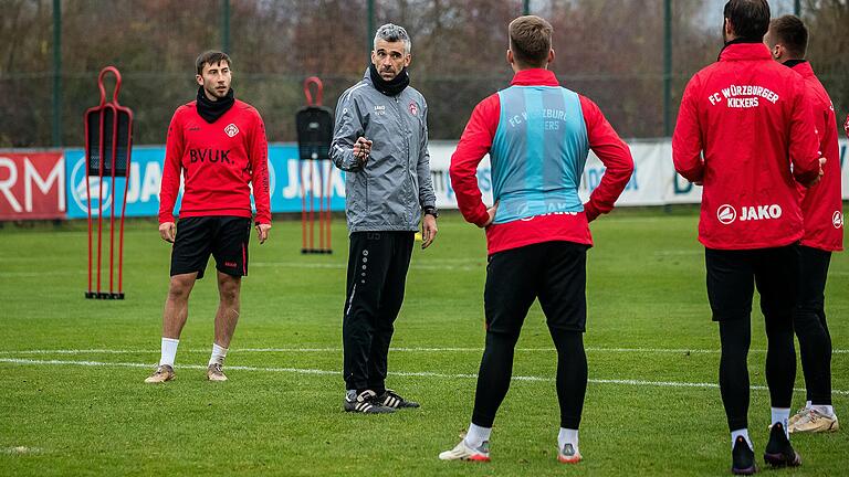 Kickers-Trainer Danny Schwarz musste in den vergangenen Trainingswochen auf einige Spieler verzichten.