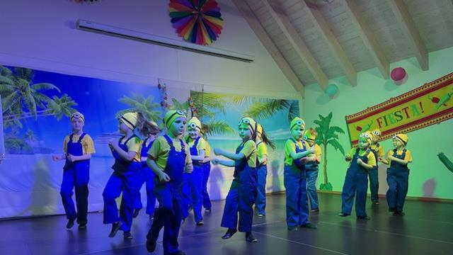 Die Minions hüpften in Katzenbach über die Bühne. - Die Minions hüpften in Katzenbach über die Bühne. Die Minions hüpften in Katzenbach über die Bühne. - Die Minions hüpften in Katzenbach über die Bühne.