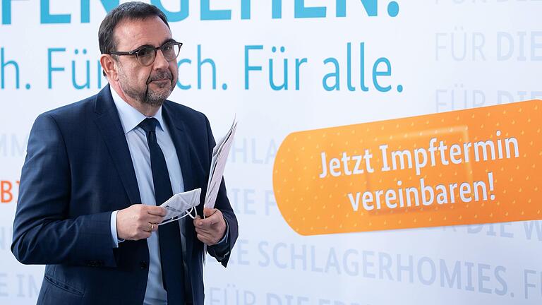 Bayern stehe zur bundesweit beschlossenen Impfpflicht im Gesundheitswesen, beteuert Gesundheitsminister Klaus Holetschek (CSU). Beim Vollzug müsse der Bund aber nachbessern.