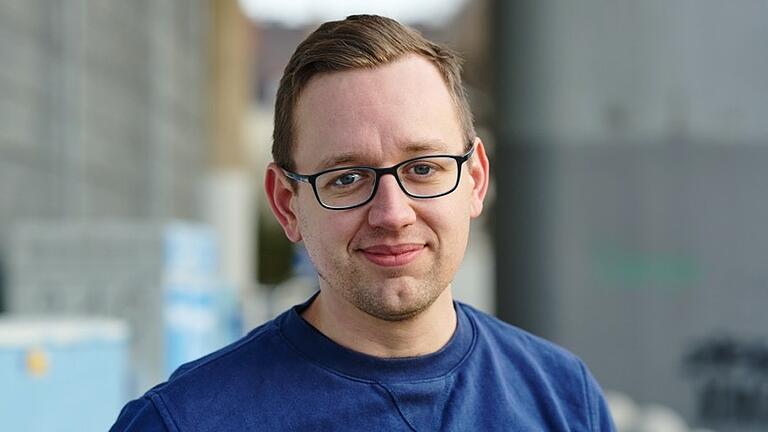 Der Autor Max-Jacob Ost hat zehn Jahre in Markt Einersheim gelebt. Am 30. Januar 2023 kommt er zur Buchvorstellung in seinen ehemaligen Heimatort. Der Autor Max-Jacob Ost hat zehn Jahre in Markt Einersheim gelebt. Am 30. Januar 2023 kommt er zur Buchvorstellung in seinen ehemaligen Heimatort.