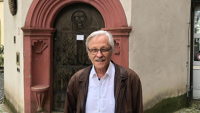 Auch wenn sich in Schweinfurt einiges bewegt hat, es gibt noch einiges zu verbessern, sagt Manfred Neder, Vorsitzender des Beirats für Menschen mit Behinderung. Im Bild vor dem Schrotturm, in dem das Seniorenbüro seinen Sitz hat.