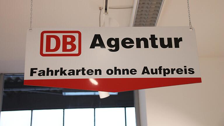 Ansturm aufs 9-Euro-Ticket bei der DB-Agentur im Bahnhof Gemünden (Archivbild).