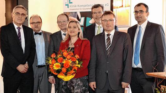 Beim Krankenhausforum 2016 in Weißenburg diskutierten (von links) KKB-Aufsichtsratsvorsitzender Peter Krappmann (Klinikum Fürth), KKB-Vorstandsmitglied Prof. Dr. Alexander Schraml (Main-Klinik Ochsenfurt), Dr. Alfred Estelmann (Vorstand Klinikum Nürnberg), Staatsministerin Melanie Huml, Dr. Michael Philippi (Vorstandsvorsitzender der Sana Kliniken AG) sowie KKB-Vorstandsmitglieder Manfred Wendl (Klinikum St. Marien Amberg) und Jürgen Winter (Klinikum Altmühlfranken).