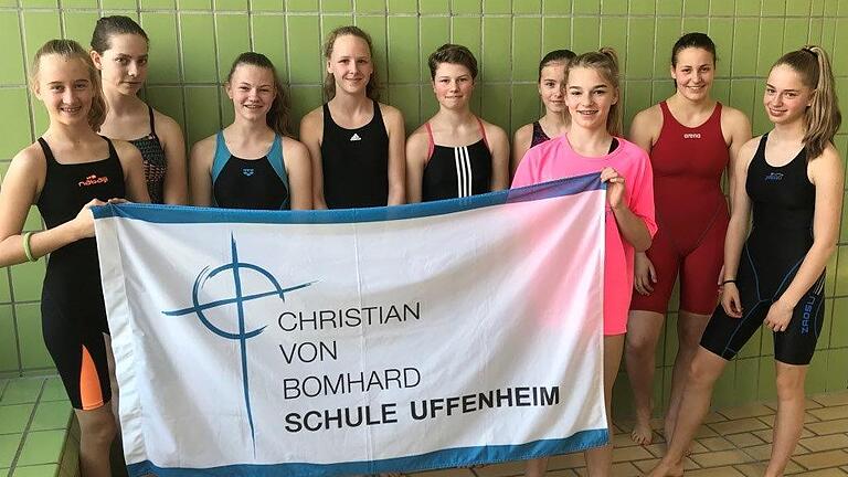 Für die Christian-von-Bomhard-Schule schwammen: Marie-Lisette Plank, Katharina Fink, Johanna Lober, Carina Holzheimer, Jule Reimers, Hanna Kachelrieß, Luca Göpfert, Elisa Dehm, Chiara Hegwein.