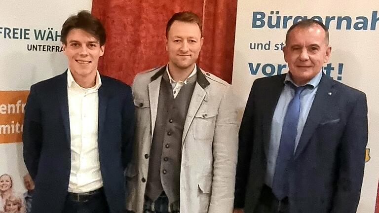 Stellvertretender Landrat Felix von Zobel (links) ist FW-Spitzenkandidat für den Landtag, der Unterpleichfelder Bürgermeister Alois Fischer (rechts) für den Bezirkstag. Marco Stumpf (Mitte) ist seit Mai&nbsp;erster Vorsitzender der FW im Landkreis Würzburg.&nbsp;