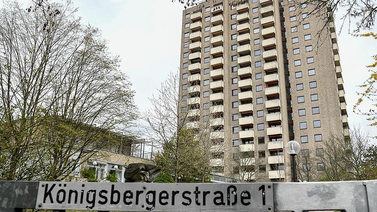 Soll abgerissen werden: das ehemalige Bürgerspital-Hochhaus in der Sanderau.&nbsp;