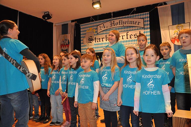 Der Kinderchor des Gesangvereins Hofheim sang unter Leitung von Felicitas Dellert.