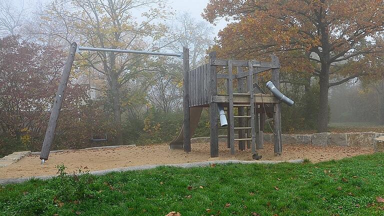 Dieser Spielplatz vor dem Derag Zentrum am Hexenbruch wurde erst vor wenigen Jahren mit einem neuen Klettergerüst aufgewertet und soll in Zukunft noch ausgebaut werden.