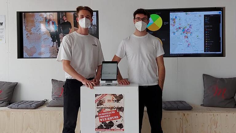 Mario von Bassen und Constantin Keller erheben Daten zu den musikalischen Vorlieben der Menschen und machen daraus eine musikalische Landkarte Würzburgs. Mario von Bassen und Constantin Keller erheben Daten zu den musikalischen Vorlieben der Menschen und machen daraus eine musikalische Landkarte Würzburgs. 