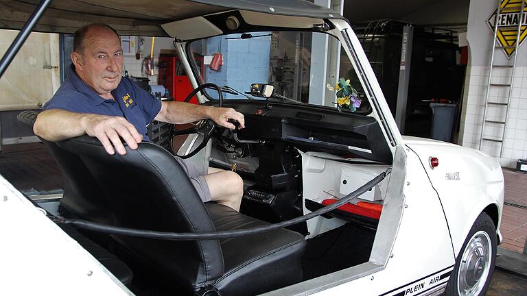 Das waren noch Zeiten: In seinem 58 Jahre alten Renault R4 Plein Air Cabrio fühlt sich der 77-jährige Firmengründer Horst Högner pudelwohl. Das waren noch Zeiten: In seinem 58 Jahre alten Renault R4 Plein Air Cabrio fühlt sich der 77-jährige Firmengründer Horst Högner pudelwohl.