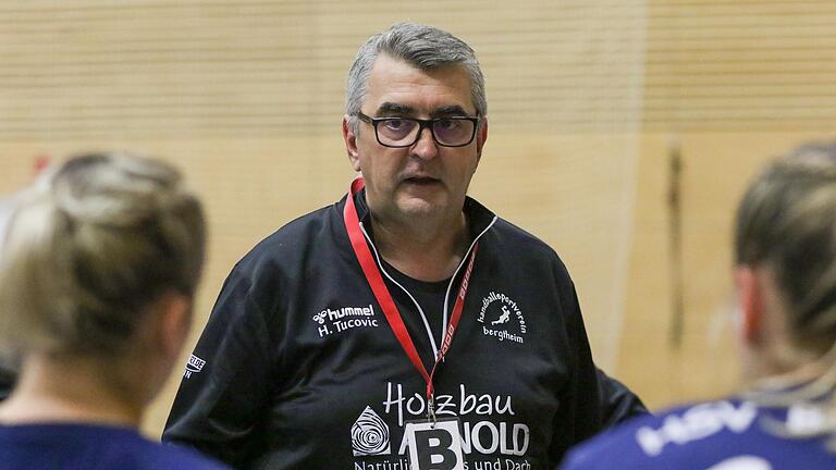 Harun Tucovic trainiert die Bergtheimer Handballerinnen in der Bayernliga der Frauen. Harun Tucovic trainiert die Bergtheimer Handballerinnen in der Bayernliga der Frauen.