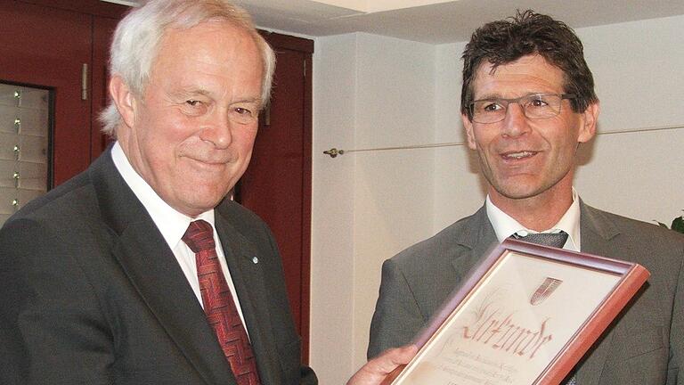 Armin Grein links und Landrat Thomas Schiebel bei der Ernennung Greins zum Altlandrat in Main-Spessart in Karlstadt. Armin Grein links und Landrat Thomas Schiebel bei der Ernennung Greins zum Altlandrat in Main-Spessart in Karlstadt.