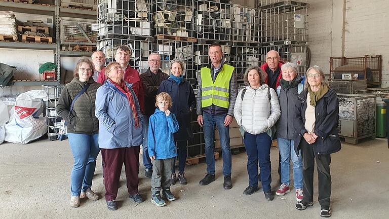 Im Bild (von links): Elke Kerkling, Elmar Müller (Sprecher OV Süd), Ursula Barthel, Christian Kosmak, Stadtrat Nuccio Pecoraro, Stadträtin Simone Haberer (Sprecherin OV Süd), Karl Fischer, Landtagsabgeordnete Kerstin Celina, Eberhard Grötsch, Stadträtinnen Christa Grötsch und Karin Miethaner-Vent